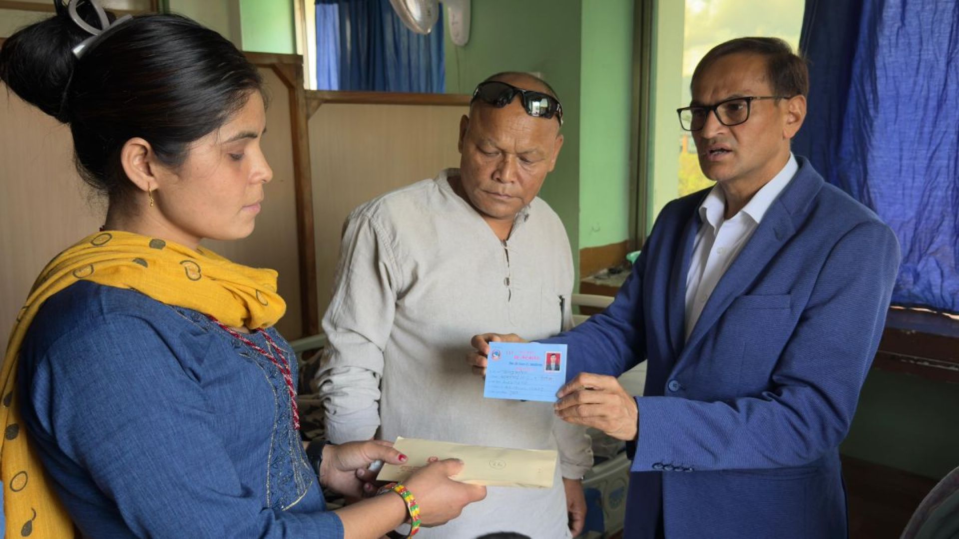 जेनजी आन्दोलनमा घाइते भएका दिपेन्द्र बस्नेतले पाए घाइते परिचयपत्र 